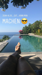 Jennifer Weist feet photo 3