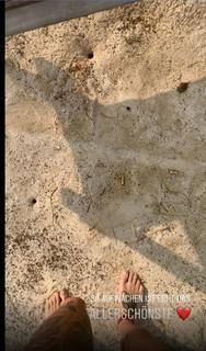 Jennifer Weist feet photo 11