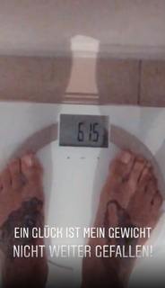 Jennifer Weist feet photo 9