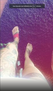 Jennifer Weist feet photo 5