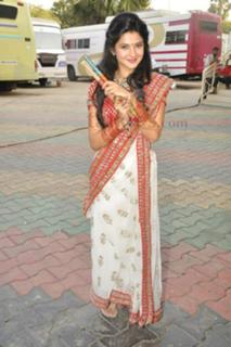 Jennifer Winget feet photo thumbnail