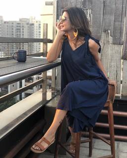 Jennifer Winget feet photo thumbnail