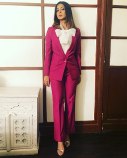 Jennifer Winget feet photo thumbnail