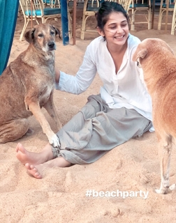 Jennifer Winget feet photo thumbnail