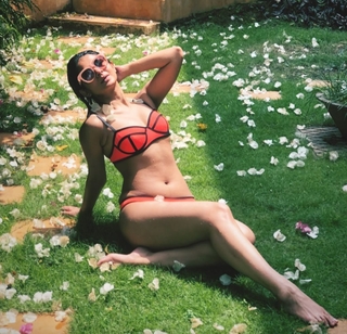 Jennifer Winget feet photo thumbnail
