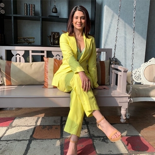 Jennifer Winget feet photo thumbnail