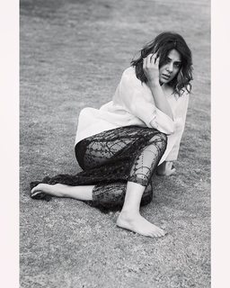 Jennifer Winget feet photo thumbnail