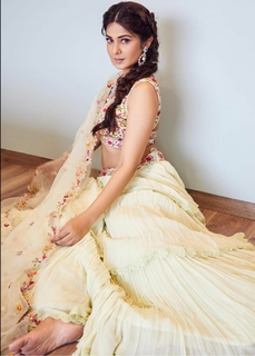 Jennifer Winget feet photo thumbnail