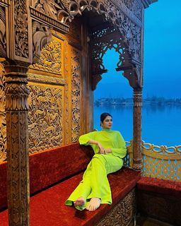Jennifer Winget feet photo thumbnail