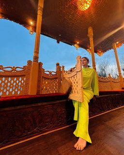 Jennifer Winget feet photo thumbnail