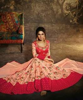 Jennifer Winget feet photo thumbnail