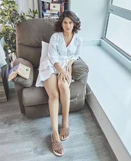 Jennifer Winget feet photo thumbnail