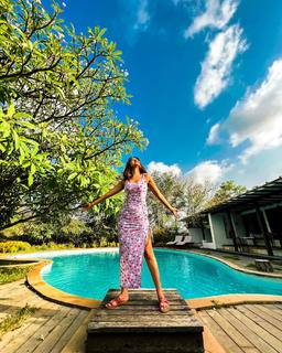 Jennifer Winget feet photo thumbnail