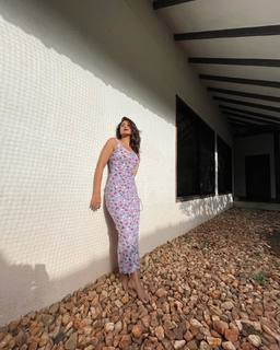 Jennifer Winget feet photo thumbnail