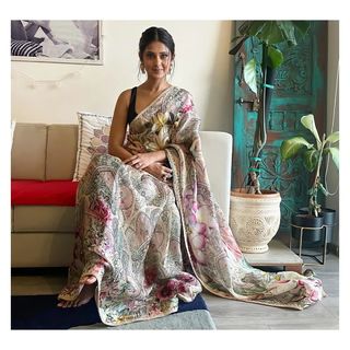 Jennifer Winget feet photo thumbnail