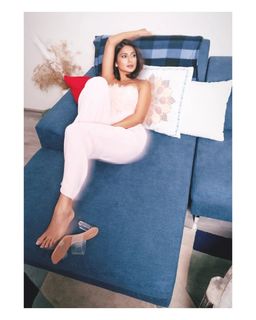 Jennifer Winget feet photo thumbnail