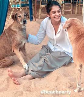 Jennifer Winget feet photo thumbnail