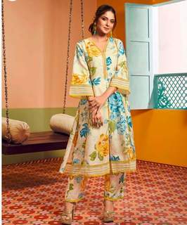 Jennifer Winget feet photo thumbnail