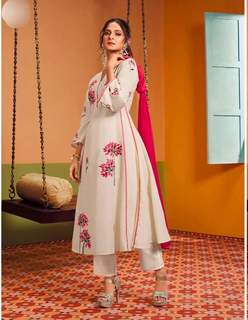 Jennifer Winget feet photo thumbnail