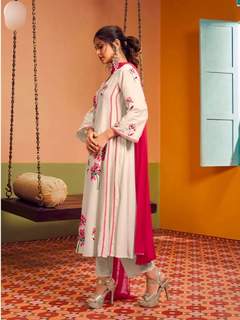 Jennifer Winget feet photo thumbnail