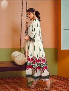 Jennifer Winget feet photo thumbnail