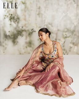 Jennifer Winget feet photo thumbnail