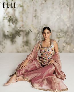 Jennifer Winget feet photo thumbnail