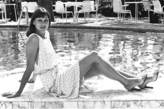 Jenny Agutter feet photo thumbnail