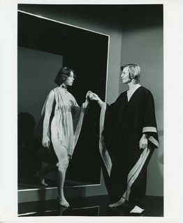 Jenny Agutter feet photo thumbnail