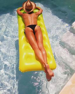 Jenny Elvers feet photo thumbnail