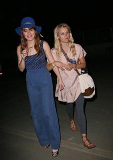 Jenny Lewis feet photo 2