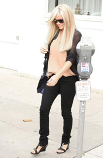 Jenny McCarthy-Wahlberg feet photo thumbnail