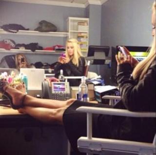 Jenny McCarthy-Wahlberg feet photo thumbnail