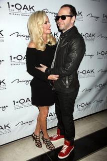 Jenny McCarthy-Wahlberg feet photo thumbnail