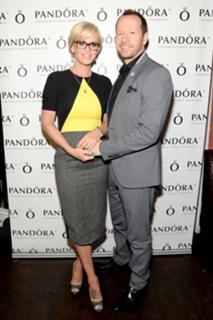 Jenny McCarthy-Wahlberg feet photo thumbnail
