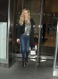 Jenny McCarthy-Wahlberg feet photo thumbnail