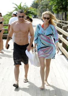 Jenny McCarthy-Wahlberg feet photo thumbnail