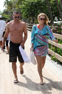 Jenny McCarthy-Wahlberg feet photo thumbnail