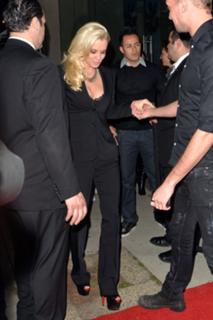 Jenny McCarthy-Wahlberg feet photo thumbnail