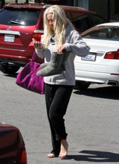 Jenny McCarthy-Wahlberg feet photo thumbnail