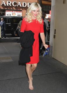 Jenny McCarthy-Wahlberg feet photo thumbnail