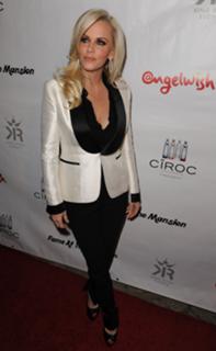 Jenny McCarthy-Wahlberg feet photo thumbnail