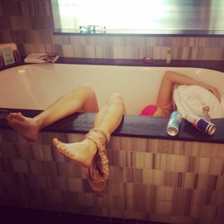 Jenny Mollen feet photo 17