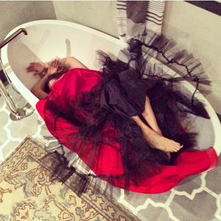 Jenny Mollen feet photo 11