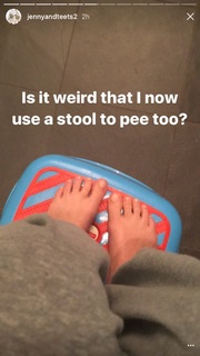 Jenny Mollen feet photo 7