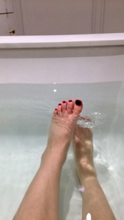 Jenny Mollen feet photo 4