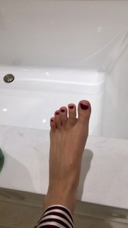 Jenny Mollen feet photo 19