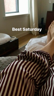 Jenny Mollen feet photo 17