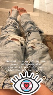 Jenny Mollen feet photo 14