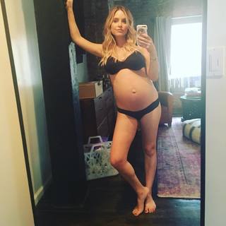 Jenny Mollen feet photo 7